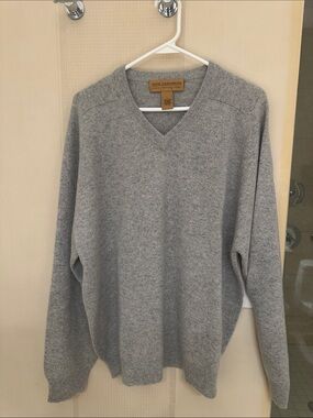 Luxury Men's 100% Cashmere V-Neck Sweater - Gray